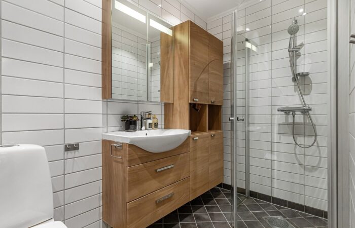 Magnifiez_votre_salle_de_bain_avec_les_nouvelles_tendances_de_carrelage_mural